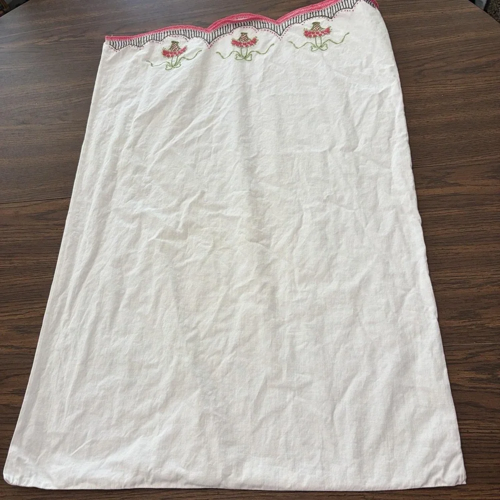 Vintage Embroidered Pillowcase Pink Flower Baskets Scalloped Pink Edges